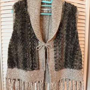 Peter Nygard Sweater Vest With Faux Fur Sz M